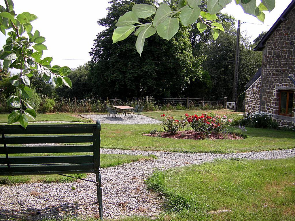 La Cloue Bed & Breakfast Sainte-Marie-du-Bois  ภายนอก รูปภาพ